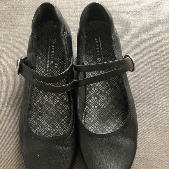 Aravon Mary Janes - Size 9 - Picture 3 of 13